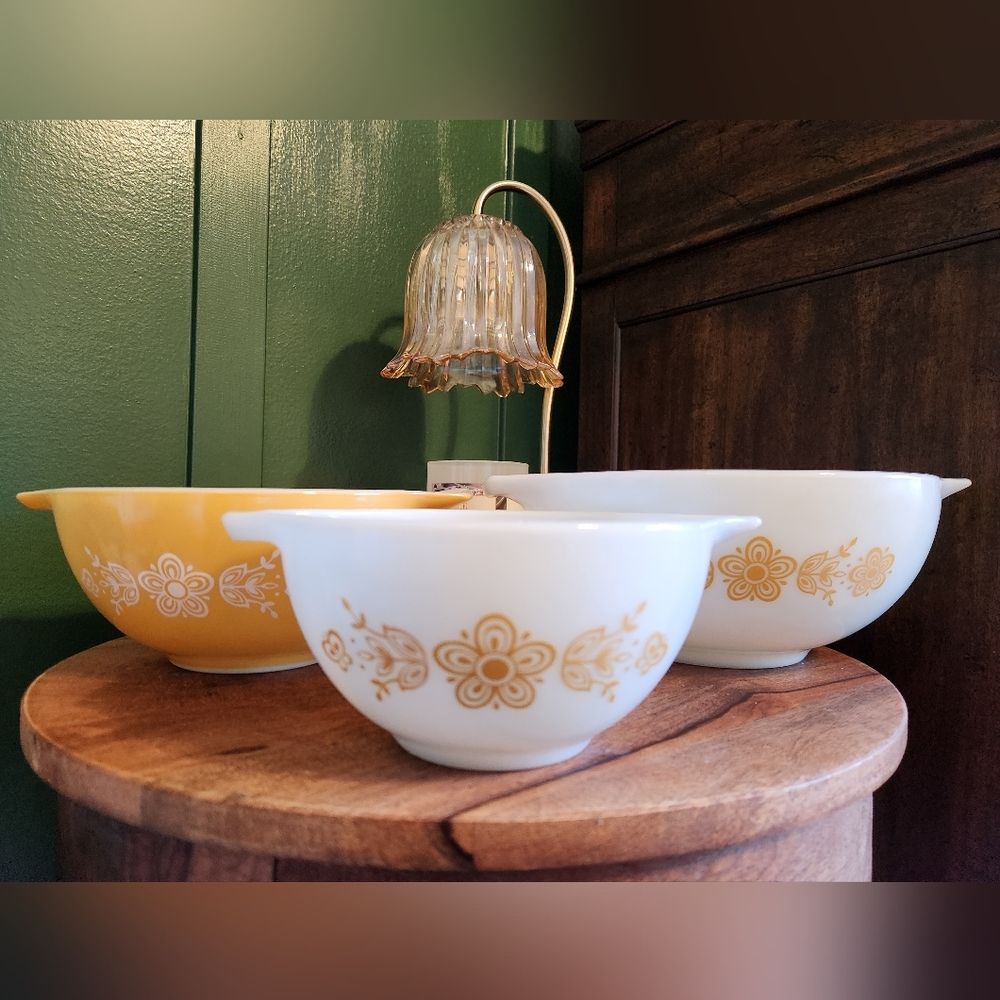 Pyrex Gold and White Cinderella Butterfly Mixing Bowls Set